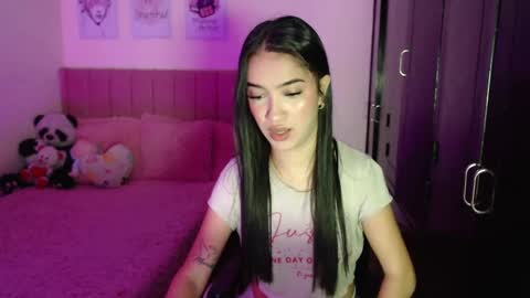 Snapshot of sarah_stone15 chatting on February 5, 2025, 9:18 pm Sarah online show from February 5, 2025, 9:18 pm