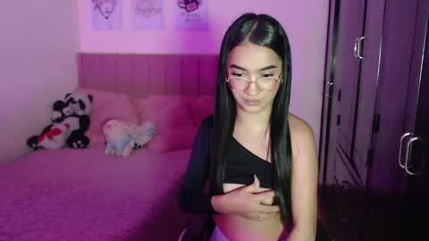 Snapshot of sarah_stone15 chatting on February 17, 2025, 11:20 pm Sarah online show from February 17, 2025, 11:20 pm