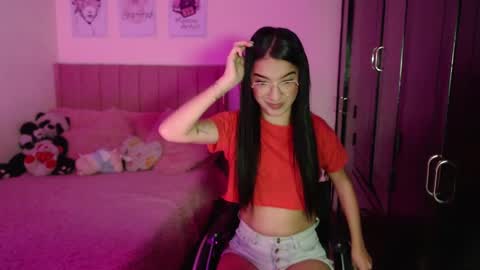 Snapshot of sarah_stone15 chatting on February 18, 2025, 6:37 pm Sarah online show from February 18, 2025, 6:37 pm