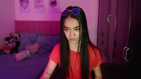 Snapshot of sarah_stone15 chatting on March 6, 2025, 5:33 pm Sarah online show from March 6, 2025, 5:33 pm