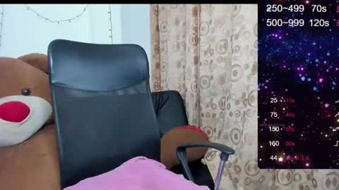 Snapshot of sarah_sweett chatting on December 19, 2024, 11:18 am Sarah online show from December 19, 2024, 11:18 am