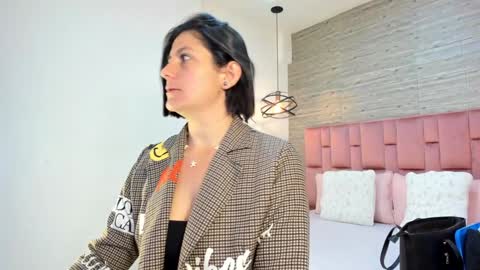 Sarah Deyvis online show from January 16, 2025, 1:47 pm