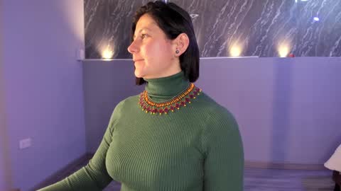 Sarah Deyvis online show from February 4, 2025, 3:04 pm