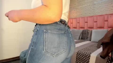 Sarah Deyvis online show from February 27, 2025, 2:21 pm