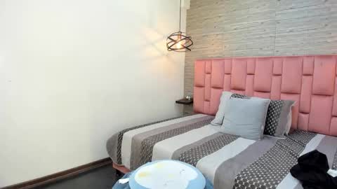 Sarah Deyvis online show from March 4, 2025, 5:13 pm