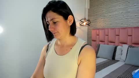 Sarah Deyvis online show from March 5, 2025, 3:18 pm