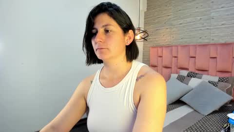 Sarah Deyvis online show from March 8, 2025, 5:43 pm