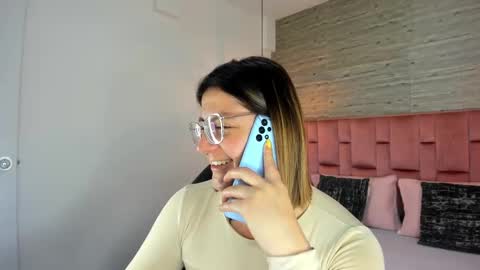 Sarah Deyvis online show from September 23, 2025, 12:57 am