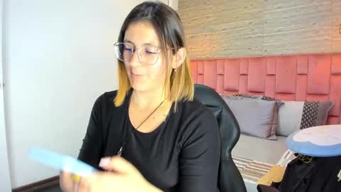 Sarah Deyvis online show from October 2, 2025, 7:43 pm