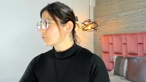 Sarah Deyvis online show from October 7, 2025, 7:44 pm