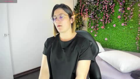 Sarah Deyvis online show from January 16, 2026, 4:00 pm