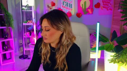 Divine Sarah NONUDE model online show from April 2, 2026, 1:31 pm