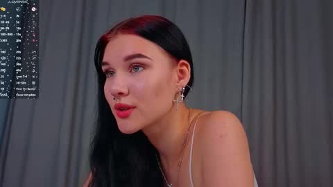 Snapshot of sarahhunny chatting on October 5, 2025, 10:18 pm Sarah  online show from October 5, 2025, 10:18 pm