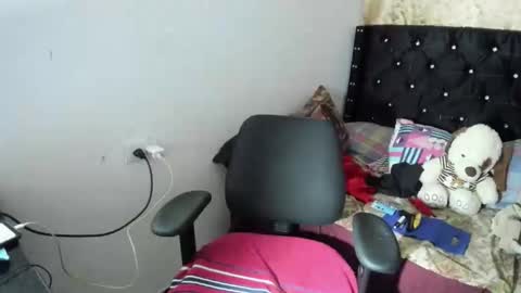 Snapshot of sarahlovexxv chatting on October 13, 2025, 6:13 am Sarah online show from October 13, 2025, 6:13 am