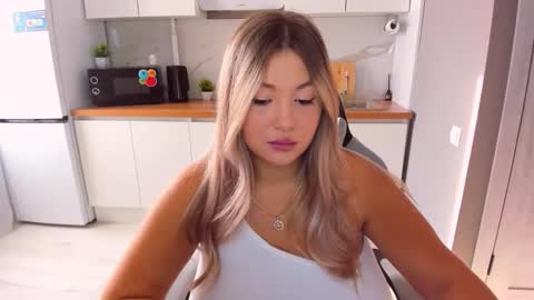 Sarah online show from September 16, 2025, 1:12 pm