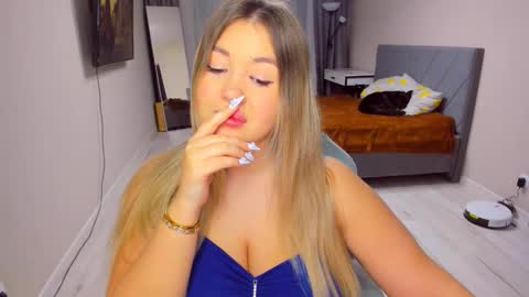 Snapshot of sarahmils chatting on February 9, 2026, 2:43 pm Sarah online show from February 9, 2026, 2:43 pm