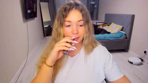 Snapshot of sarahmils chatting on February 12, 2026, 3:07 pm Sarah online show from February 12, 2026, 3:07 pm