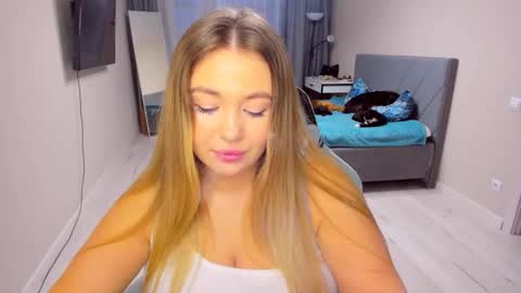 Snapshot of sarahmils chatting on March 4, 2026, 2:45 pm Sarah online show from March 4, 2026, 2:45 pm