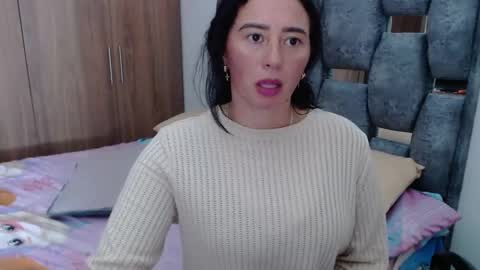 Snapshot of sarahott_1 chatting on January 27, 2025, 7:35 pm Lia online show from January 27, 2025, 7:35 pm