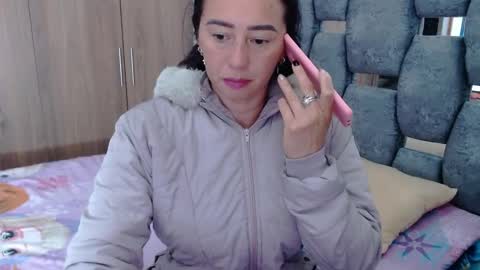 Snapshot of sarahott_1 chatting on February 12, 2025, 12:33 pm Lia online show from February 12, 2025, 12:33 pm