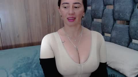 Snapshot of sarahott_1 chatting on February 25, 2025, 7:47 pm Lia online show from February 25, 2025, 7:47 pm