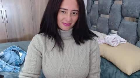 Snapshot of sarahott_1 chatting on March 5, 2025, 8:53 pm Lia online show from March 5, 2025, 8:53 pm