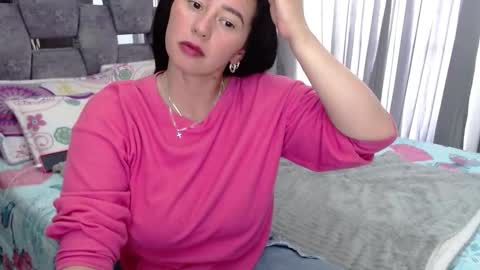 Snapshot of sarahott_1 chatting on November 7, 2025, 8:53 pm Lia online show from November 7, 2025, 8:53 pm