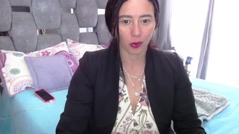 Snapshot of sarahott_1 chatting on November 14, 2025, 3:44 pm Lia online show from November 14, 2025, 3:44 pm
