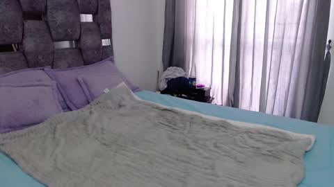 Snapshot of sarahott_1 chatting on November 17, 2025, 12:22 pm Lia online show from November 17, 2025, 12:22 pm