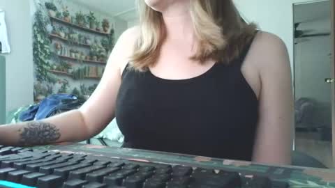 Sarah online show from June 12, 2026, 9:35 pm