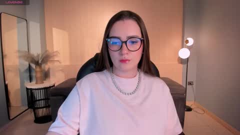 Sarah Rhodes online show from October 20, 2025, 11:32 am