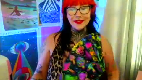 Sarah T online show from October 22, 2025, 3:34 pm