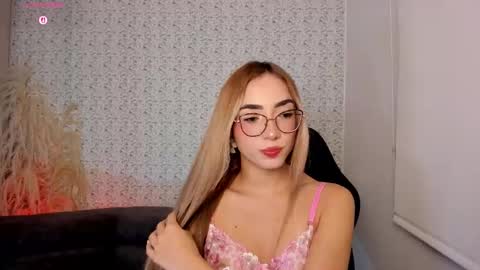 Snapshot of sarajonesxxx chatting on December 1, 2025, 8:58 pm Sara jones online show from December 1, 2025, 8:58 pm