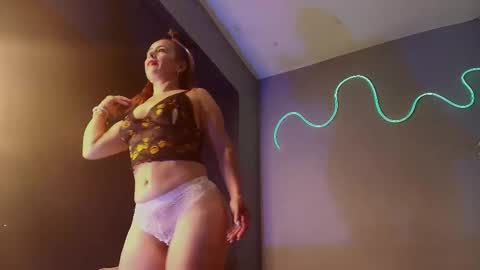 Sara  online show from December 20, 2025, 2:46 pm