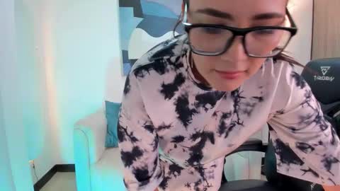 I am Sara  online show from September 24, 2025, 6:22 pm