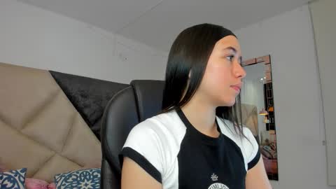 Snapshot of sarawagner_ chatting on March 2, 2026, 12:35 am online show from March 2, 2026, 12:35 am