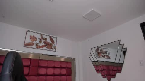 Snapshot of sarawagner_ chatting on March 29, 2026, 1:16 am online show from March 29, 2026, 1:16 am