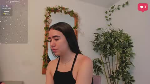 Snapshot of sarawagner_ chatting on May 28, 2026, 12:41 am online show from May 28, 2026, 12:41 am
