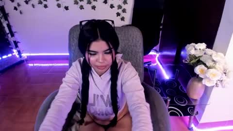 saray__jones online show from January 17, 2025, 3:00 pm