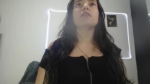 Snapshot of saraydarcy chatting on February 25, 2026, 1:48 am CONTEST Contribute 25 tokens and send a Like. including your user name in the voting note. You could win a video online show from February 25, 2026, 1:48 am