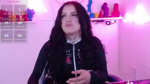 Sari  online show from February 2, 2026, 7:34 pm