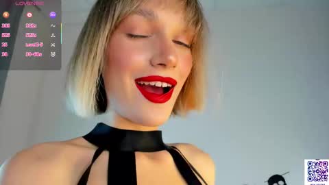 Snapshot of sarilit chatting on October 30, 2025, 2:57 am Your Selena 3 online show from October 30, 2025, 2:57 am