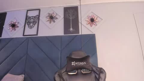 Sara  online show from February 9, 2025, 3:53 am