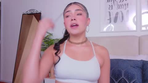 Snapshot of saritabratz chatting on October 25, 2025, 9:42 pm Sara online show from October 25, 2025, 9:42 pm