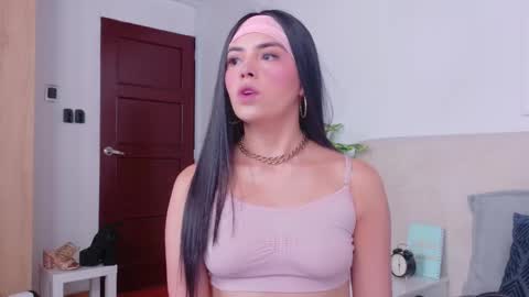 Snapshot of saritabratz chatting on November 6, 2025, 8:21 pm Sara online show from November 6, 2025, 8:21 pm