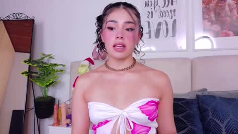 Snapshot of saritabratz chatting on November 27, 2025, 9:28 pm Sara online show from November 27, 2025, 9:28 pm