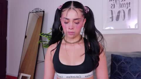 Snapshot of saritabratz chatting on November 29, 2025, 10:24 pm Sara online show from November 29, 2025, 10:24 pm