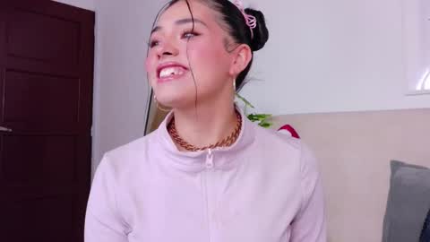 Snapshot of saritabratz chatting on December 22, 2025, 9:34 pm Sara online show from December 22, 2025, 9:34 pm