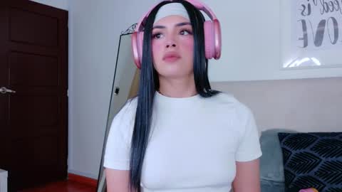 Snapshot of saritabratz chatting on January 7, 2026, 8:55 pm Sara online show from January 7, 2026, 8:55 pm