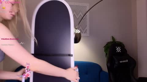 Snapshot of sarra_cooper chatting on December 13, 2024, 1:26 am GTM2 Mon TueWednThurFri 0300am-0900am online show from December 13, 2024, 1:26 am